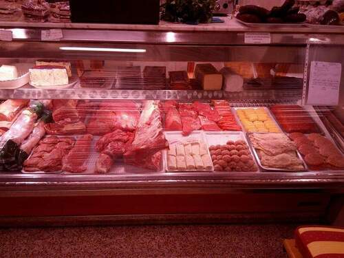 Carnicería Tineo en Gijón en el barrio de Pumarín