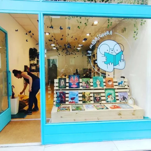 Librería La Madriguera en Gijón en el barrio de Pumarín