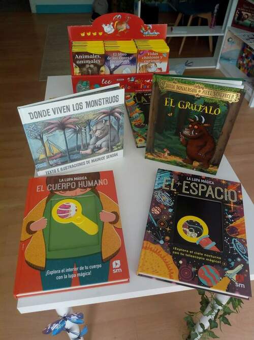 Librería La Madriguera en Gijón en el barrio de Pumarín