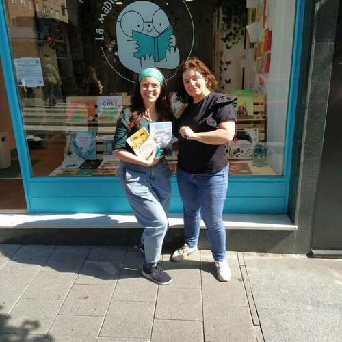 LA ESCRITORA REYES MARTÍNEZ VISITA LA MADRIGUERA EN EL BARRIO DE PUMARÍN EN GIJON